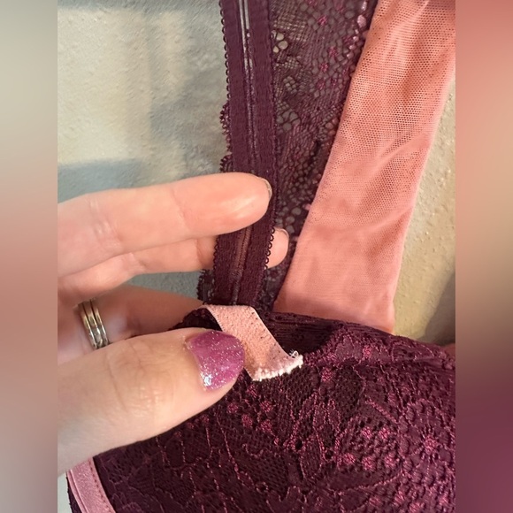 Date Push Up Lace Front-Closure Bra in Burgundy 34DD - Picture 3 of 9